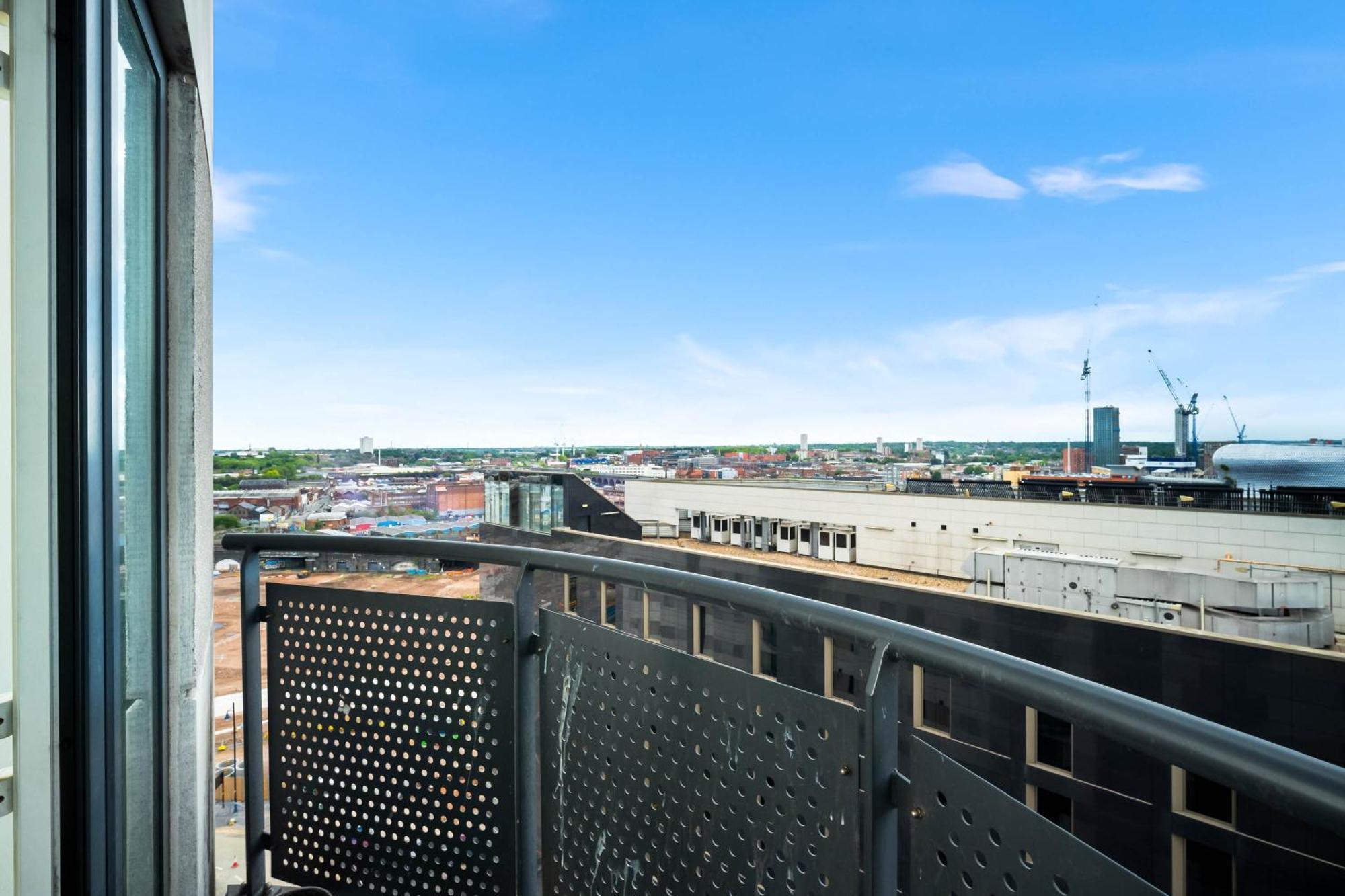 Apartment 2 Bedroom With Balcony - Free Parking Birmingham