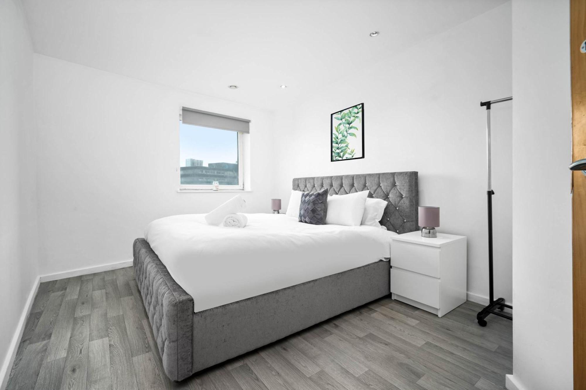 Apartment 2 Bedroom With Balcony - Free Parking Birmingham